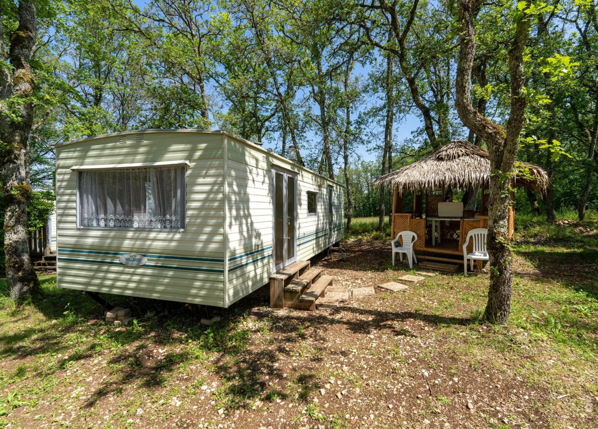 Camping Les Paillotes Payrac Exteriör bild